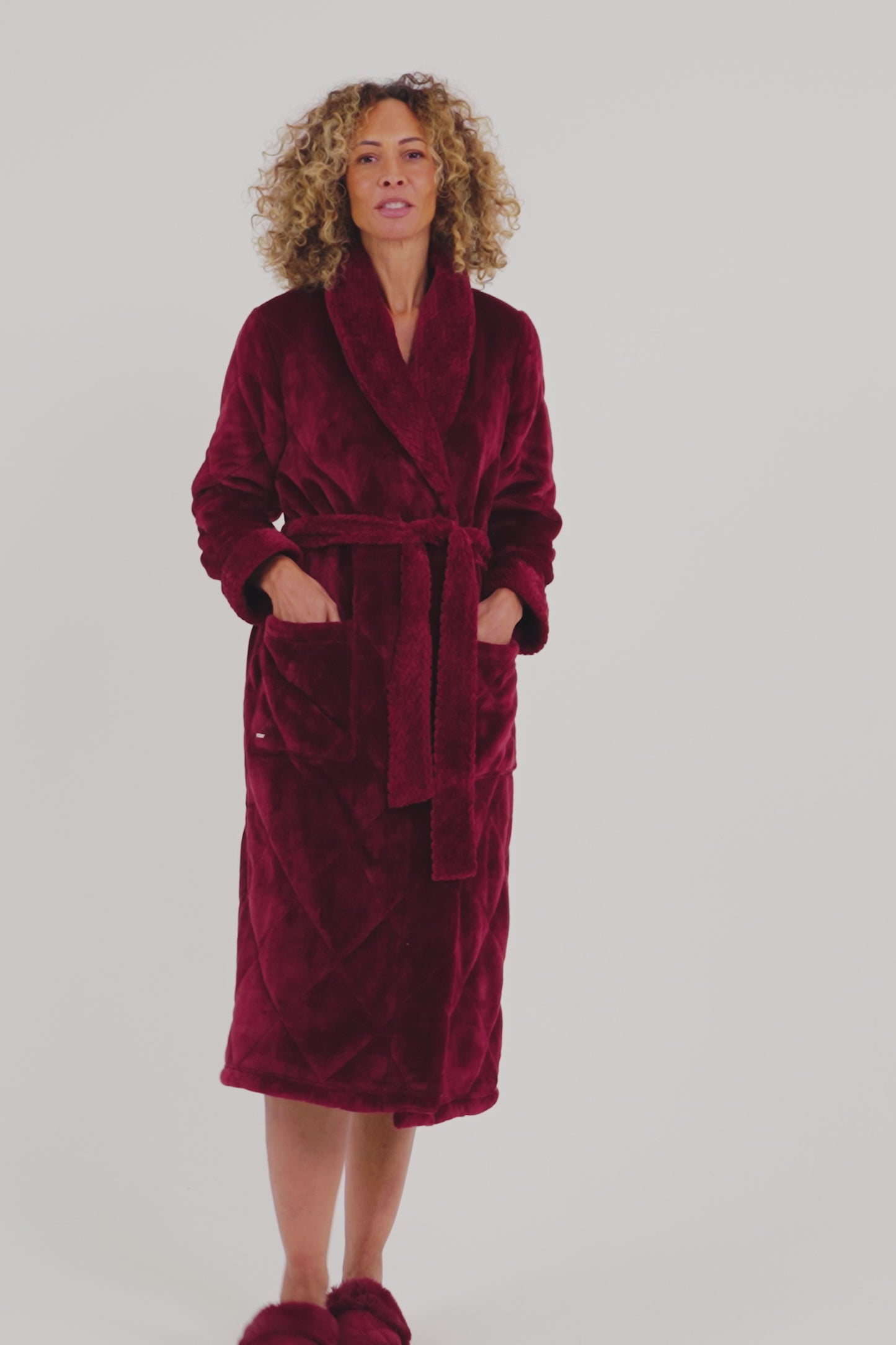 
                  
                    Load and play video in Gallery viewer, Quilted Velour Robe in Raven
                  
                