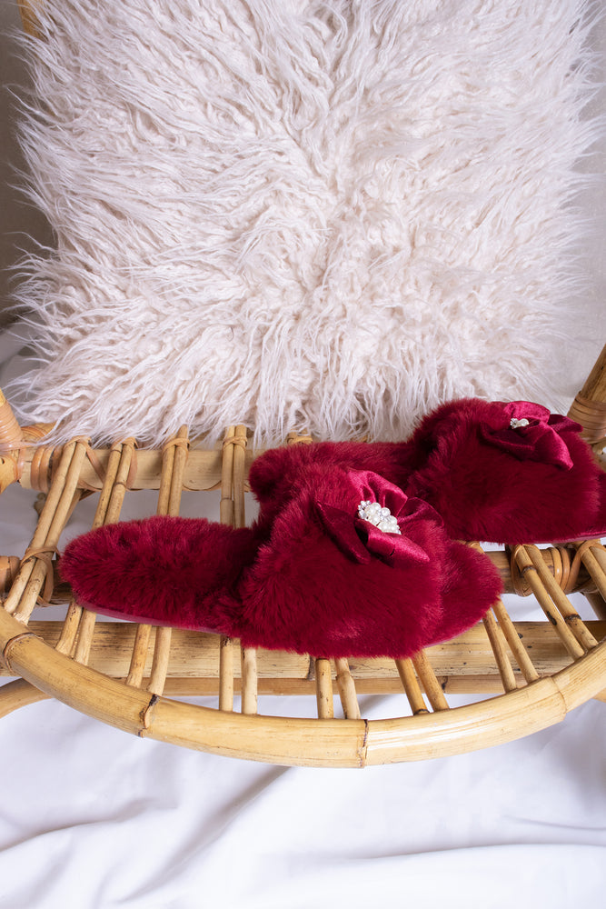 
                  
                    Anya women's slider slippers in red using the softest faux furs and topped with a premium grosgrain bow finished with a jewel pearl embellishment from Pretty You London
                  
                